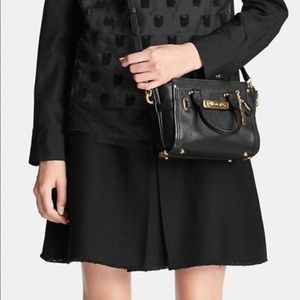 COACH Swagger 15 in Black Pebble Leather